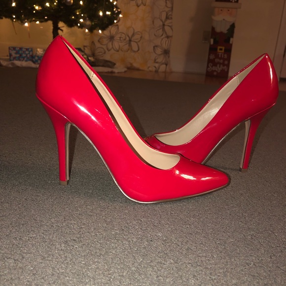 Pointy toe heels - Picture 1 of 3